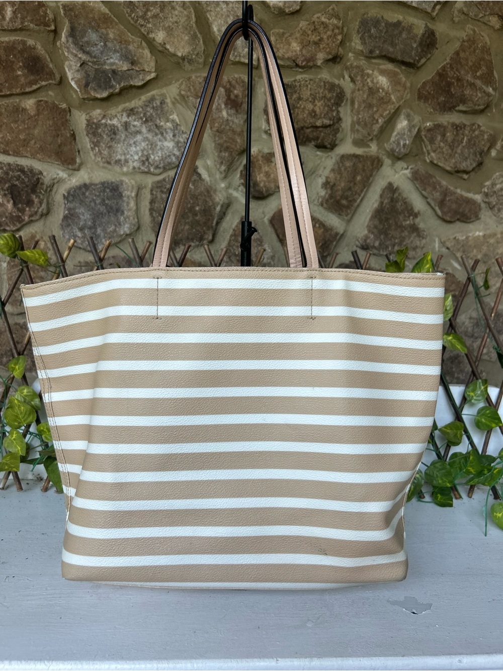 Kate Spade New York Hyde Lane Stripe Riley Tote Beige Cream Shoulder Bag - Picture 2 of 16